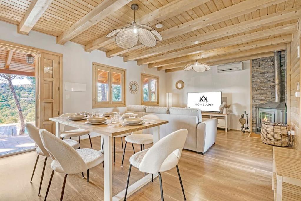 Cozy Wood Cabin, Casino, Pool, 25 Min To Center Villa
