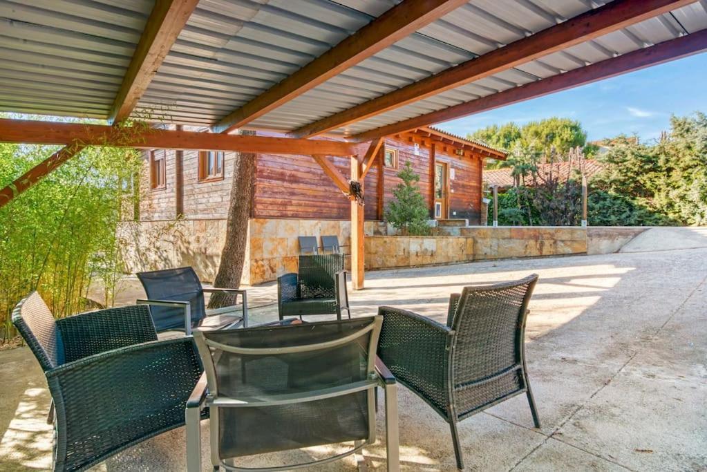 Cozy Wood Cabin, Casino, Pool, 25 Min To Center Villa Madrid