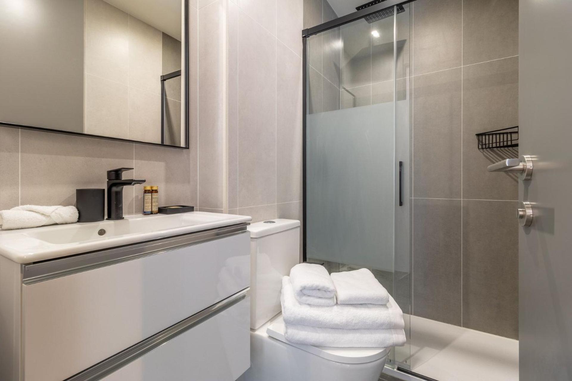 Modern In La Latina For 3 - Vibrant Location Latina Toledo Vii Apartment