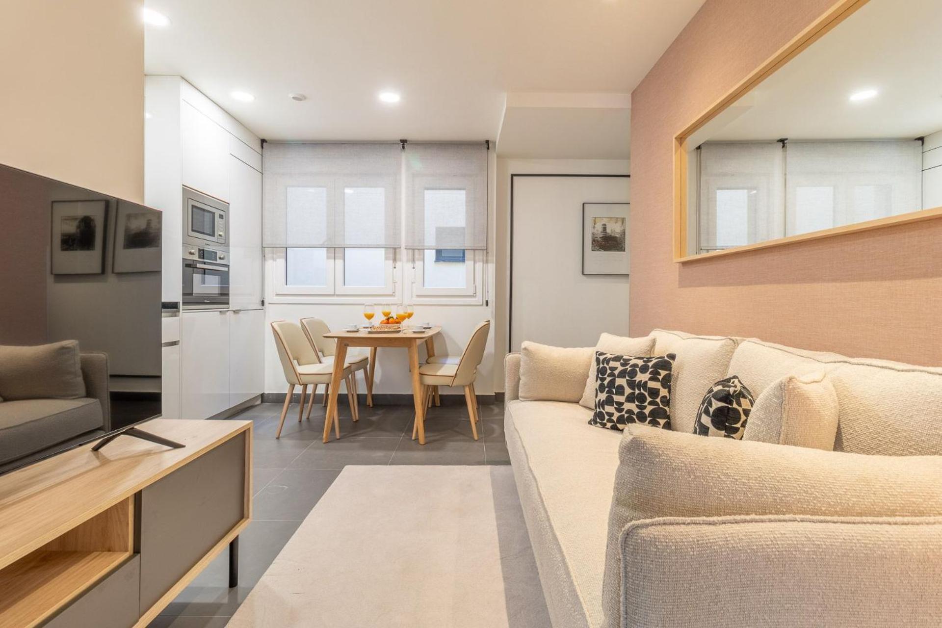Modern In La Latina For 3 - Vibrant Location Latina Toledo Vii Apartment *