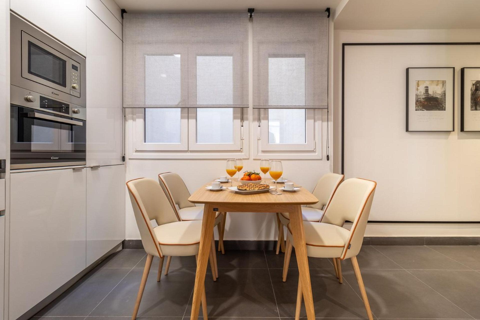 Modern In La Latina For 3 - Vibrant Location Latina Toledo Vii *