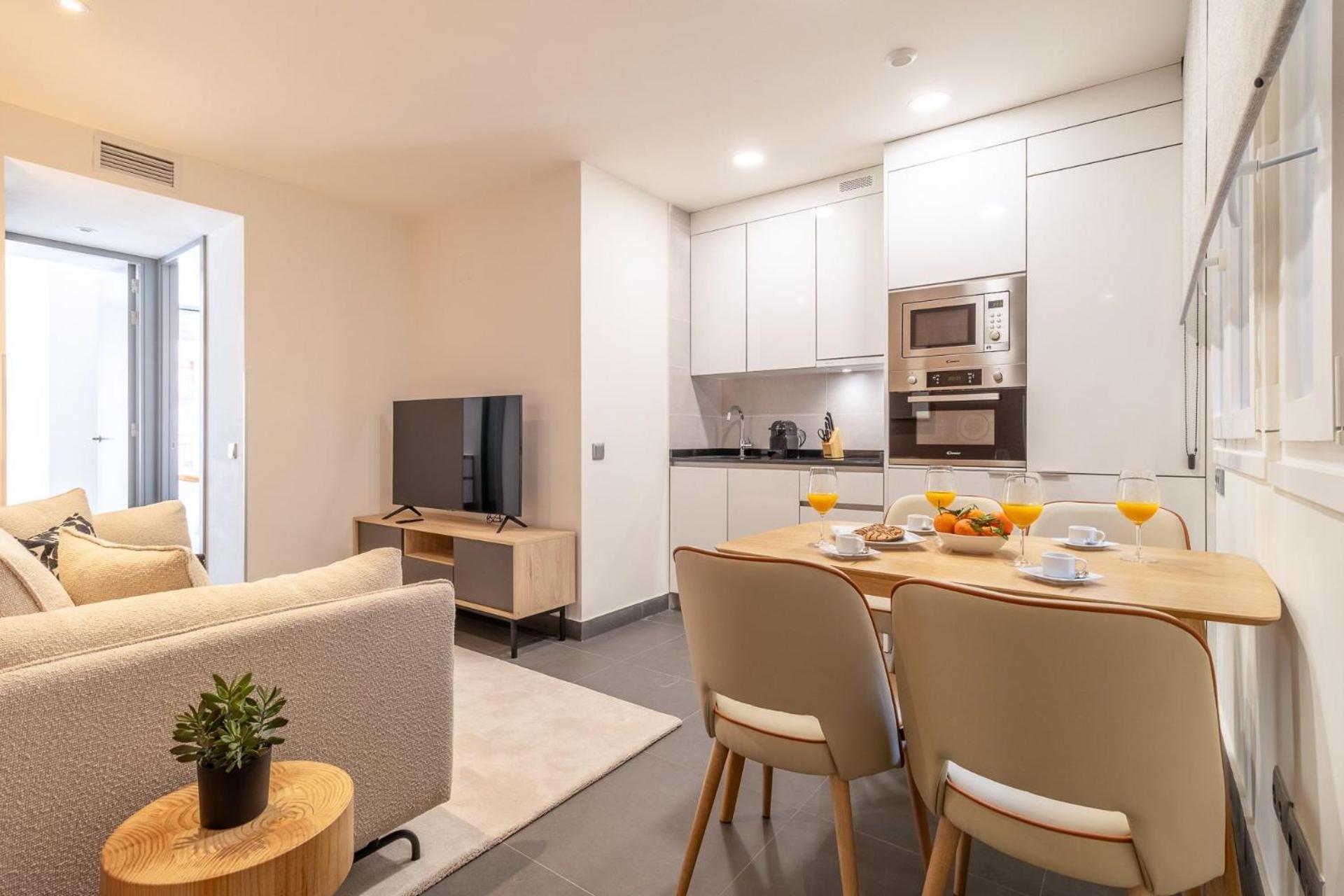 Apartment Modern In La Latina For 3 - Vibrant Location Latina Toledo Vii *