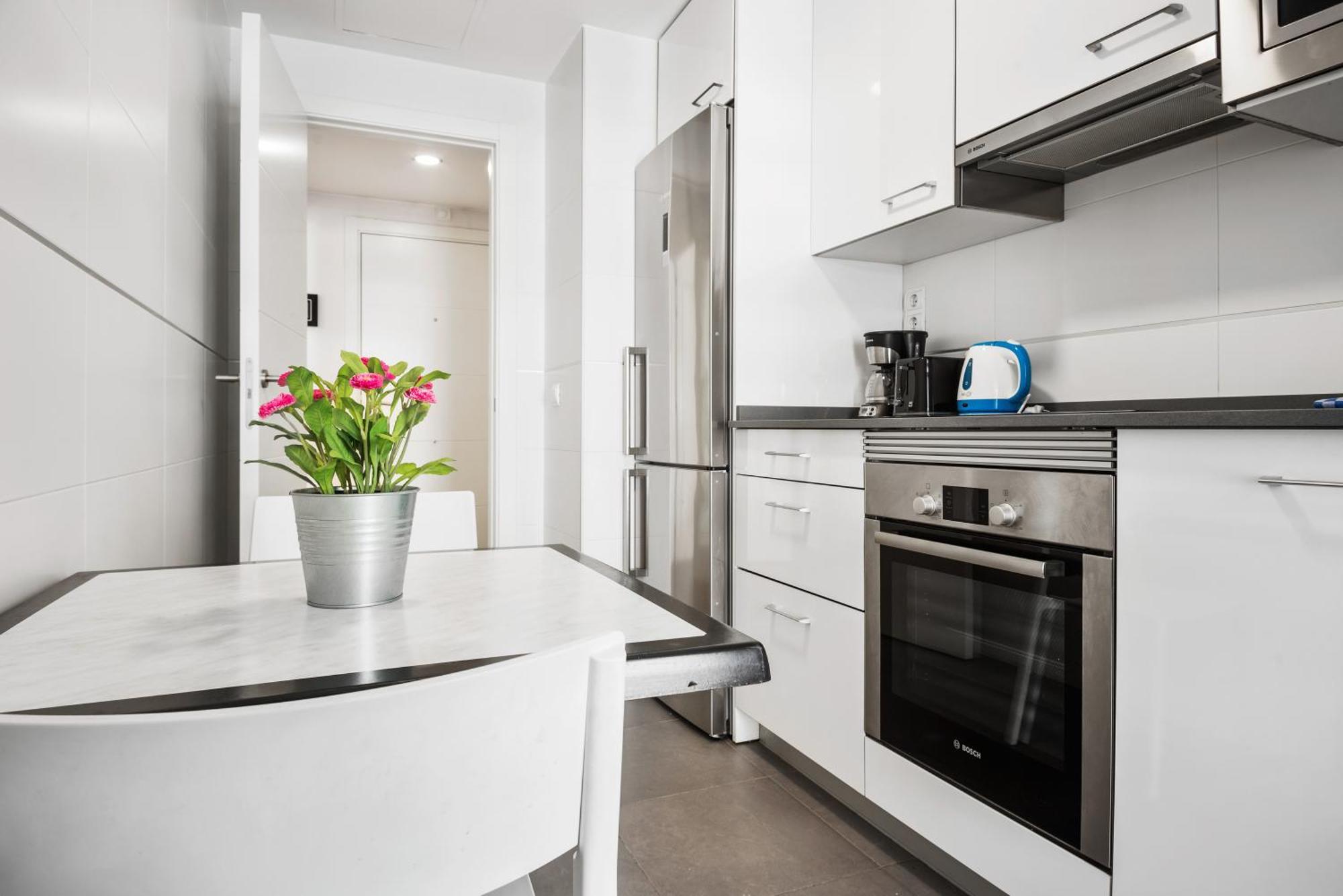 Apartamento Modern 2 Bedroom Near Retiro Close To Metro Madrid