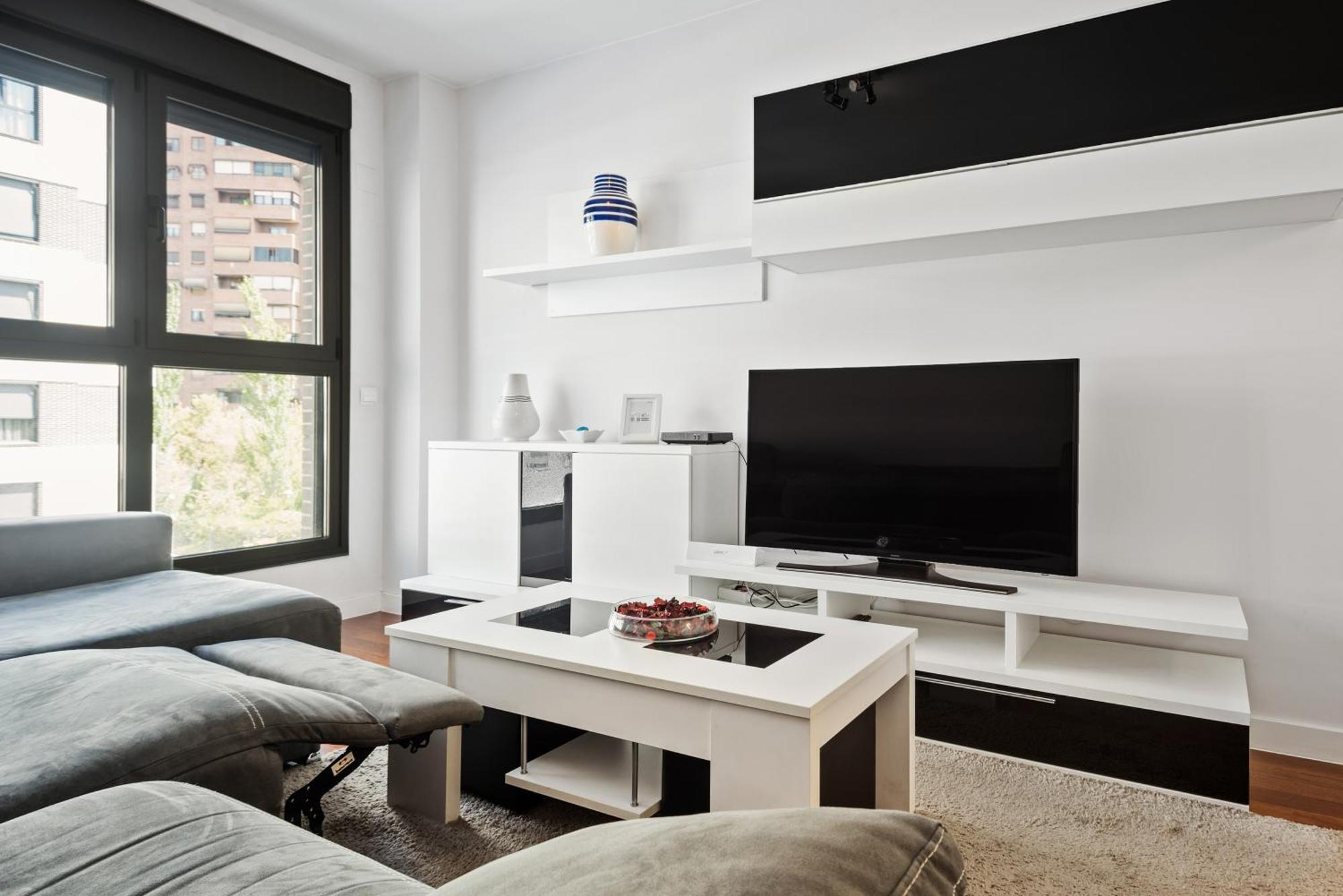 Modern 2 Bedroom Near Retiro Close To Metro Madrid