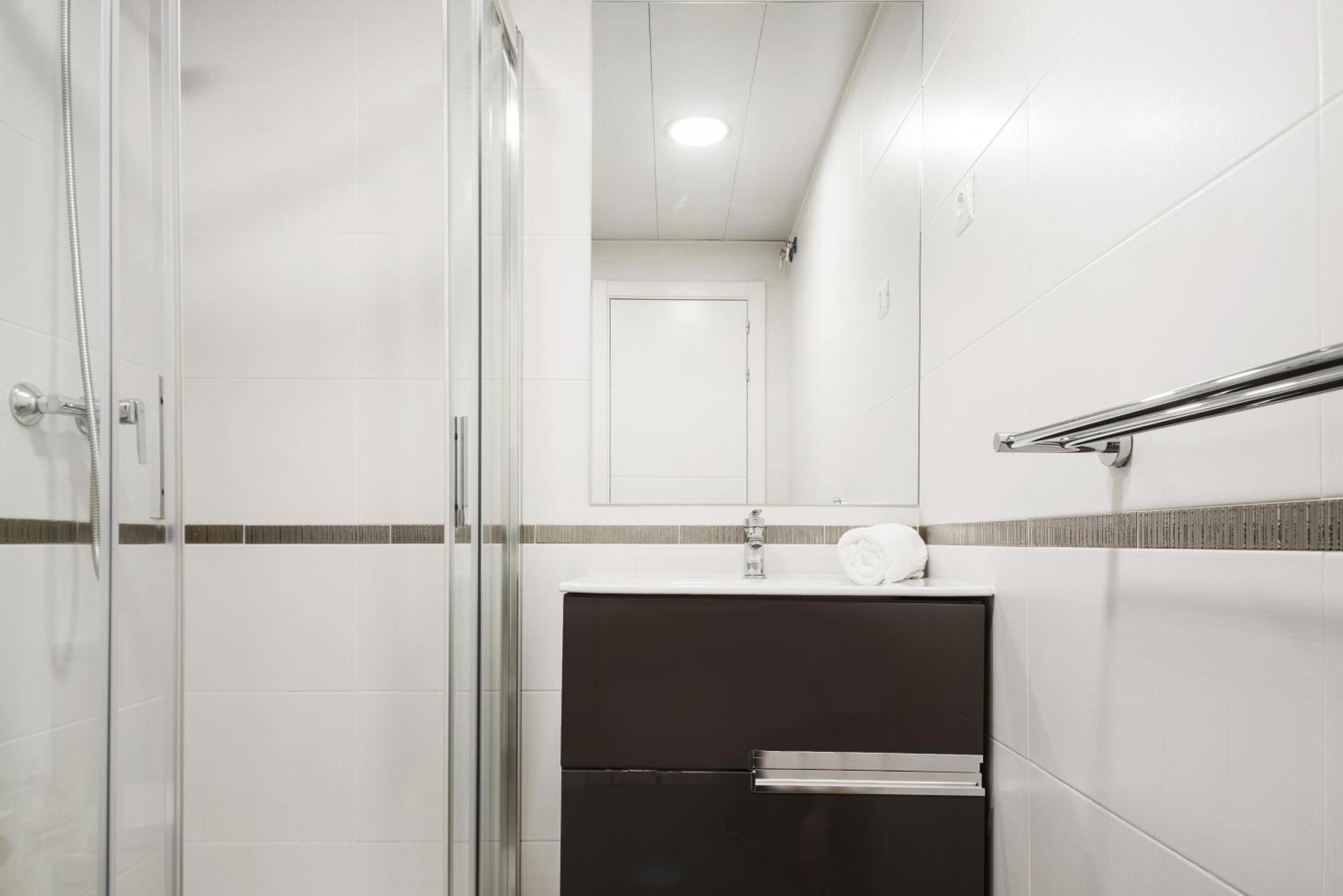 Modern 2 Bedroom Near Retiro Close To Metro Apartamento