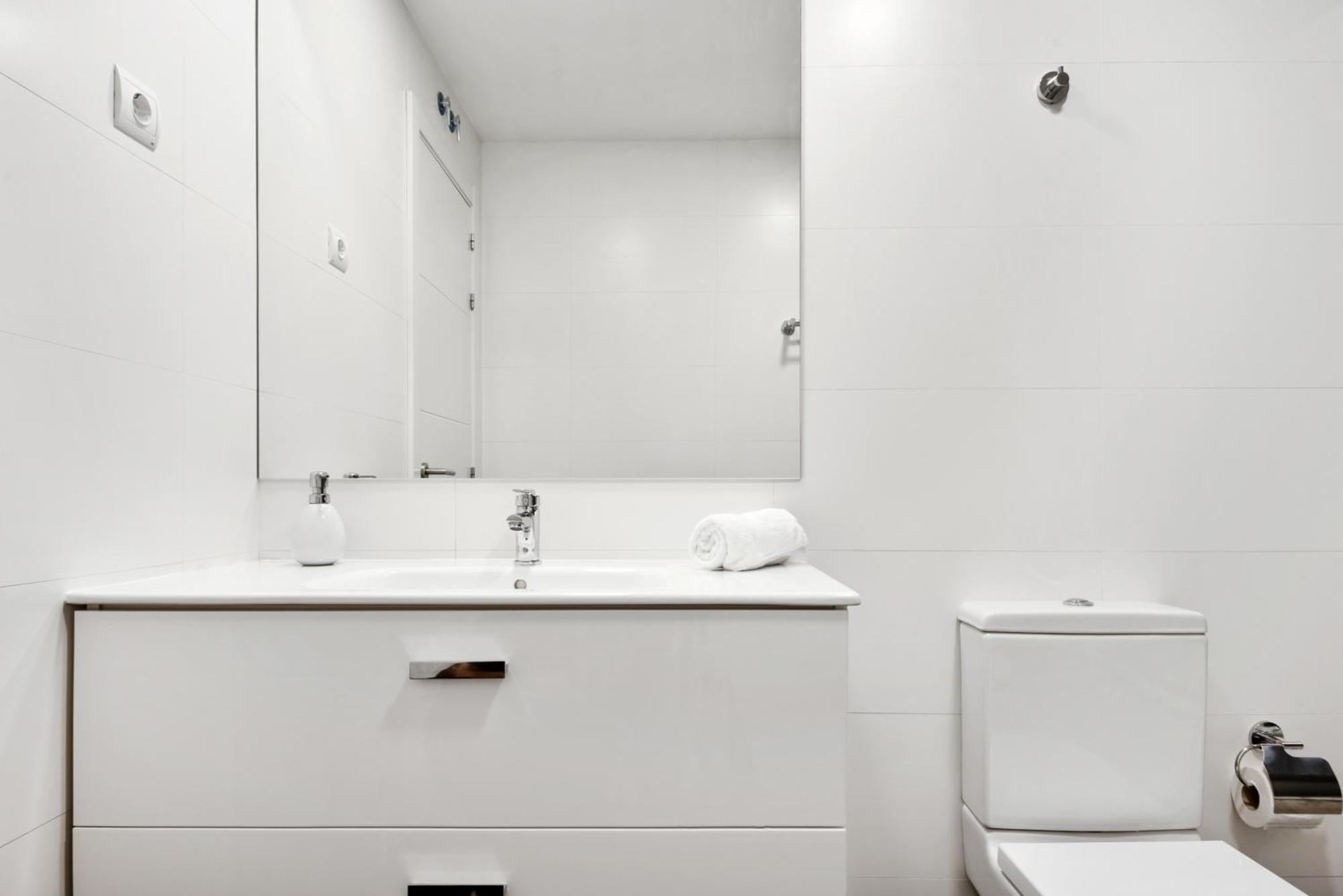 Modern 2 Bedroom Near Retiro Close To Metro Apartamento *