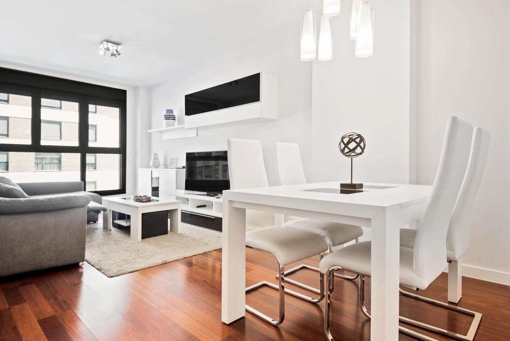 Modern 2 Bedroom Near Retiro Close To Metro