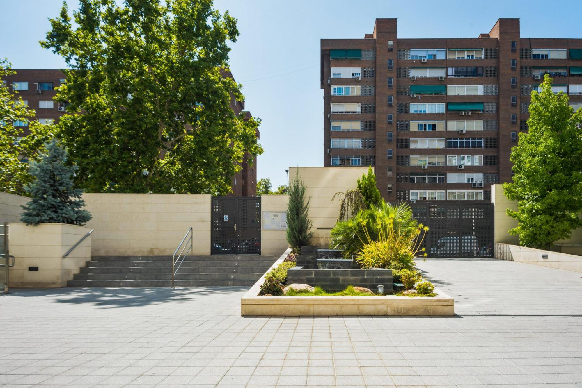 Modern 2 Bedroom Near Retiro Close To Metro * Madrid