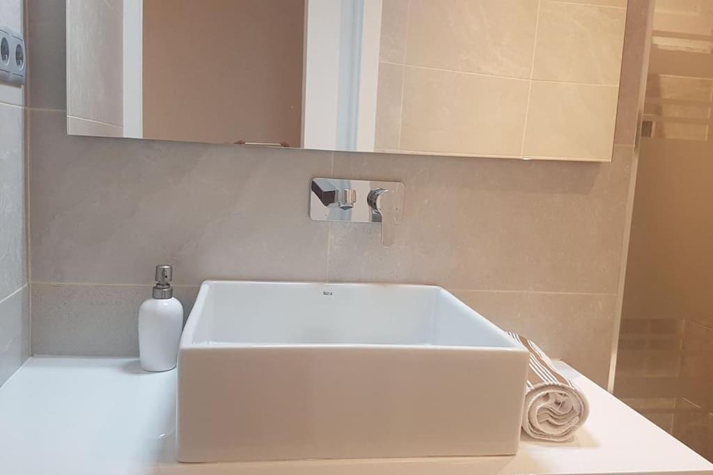 Apartment Tasteful Centre Rios Rosas - Business Ready