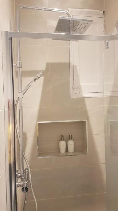 Tasteful Centre Rios Rosas - Business Ready Apartment Madrid