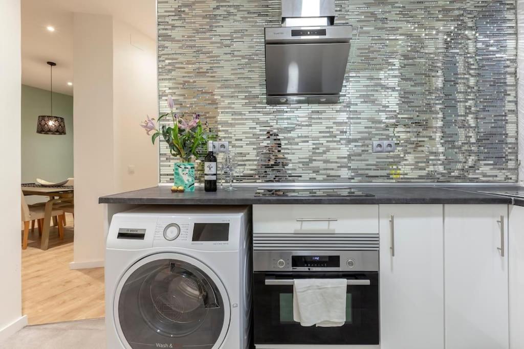 Tasteful Centre Rios Rosas - Business Ready Apartment *