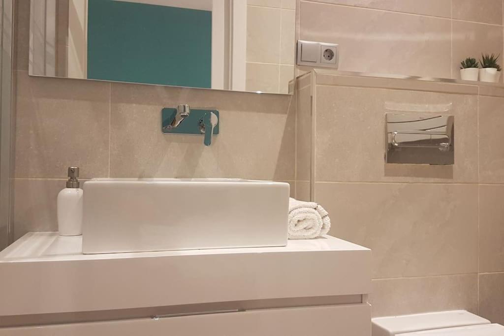 Apartment Tasteful Centre Rios Rosas - Business Ready *