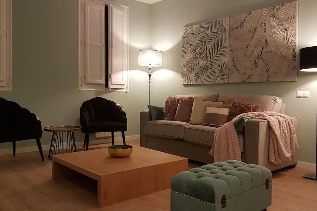 Tasteful Centre Rios Rosas - Business Ready Apartment