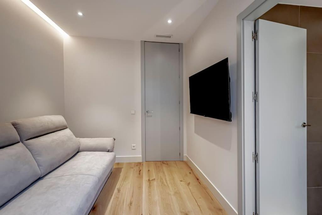 New Amazing 12 Ppl Chamberi Apartment