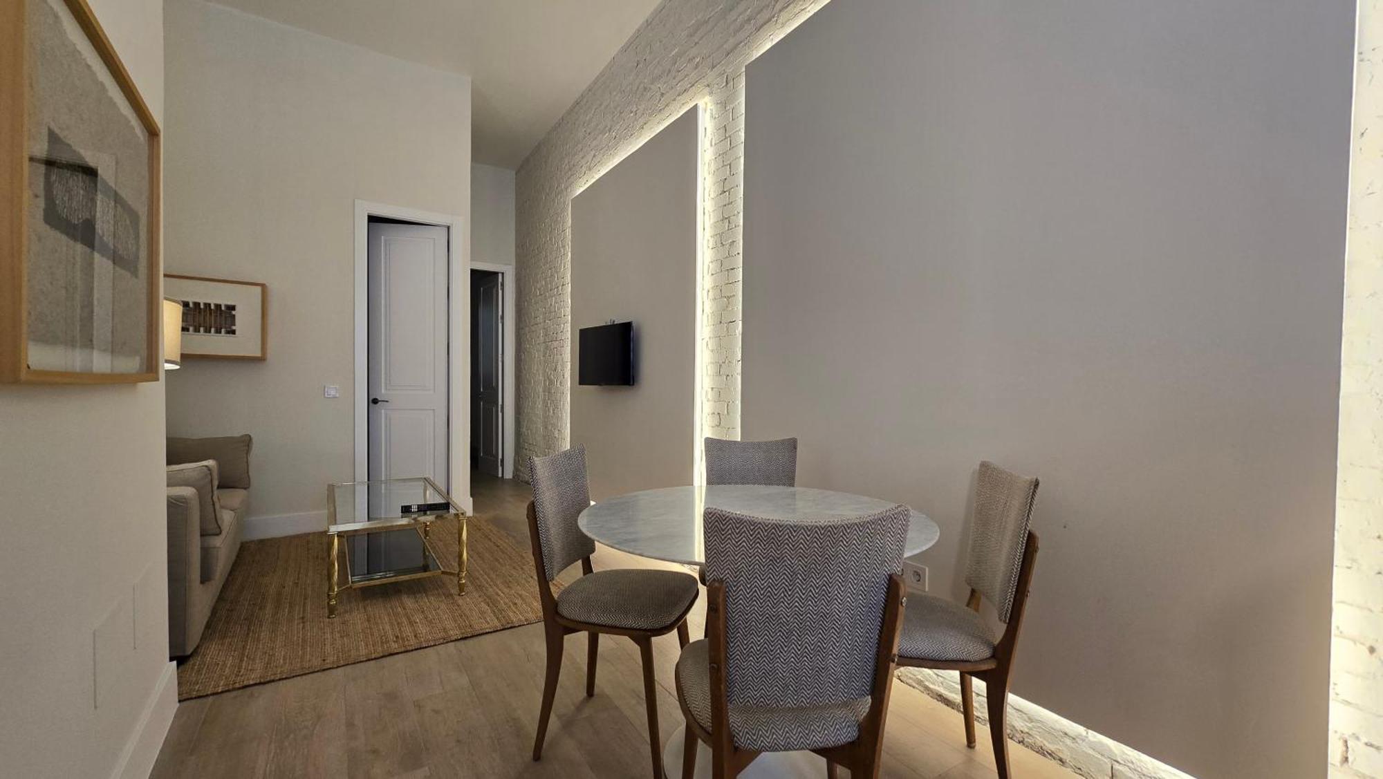 Center Charm 1 Bedroom *