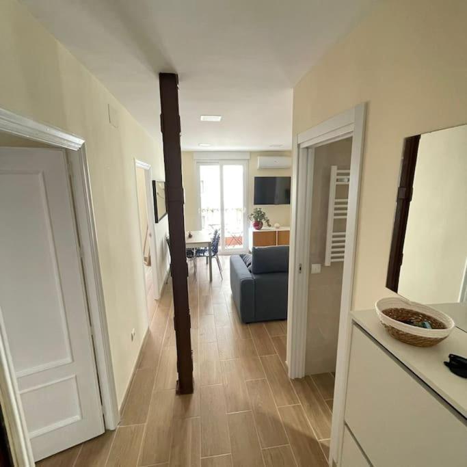 Piso De 3 Recien Renovado A 15 Mins De Sol Apartamento *