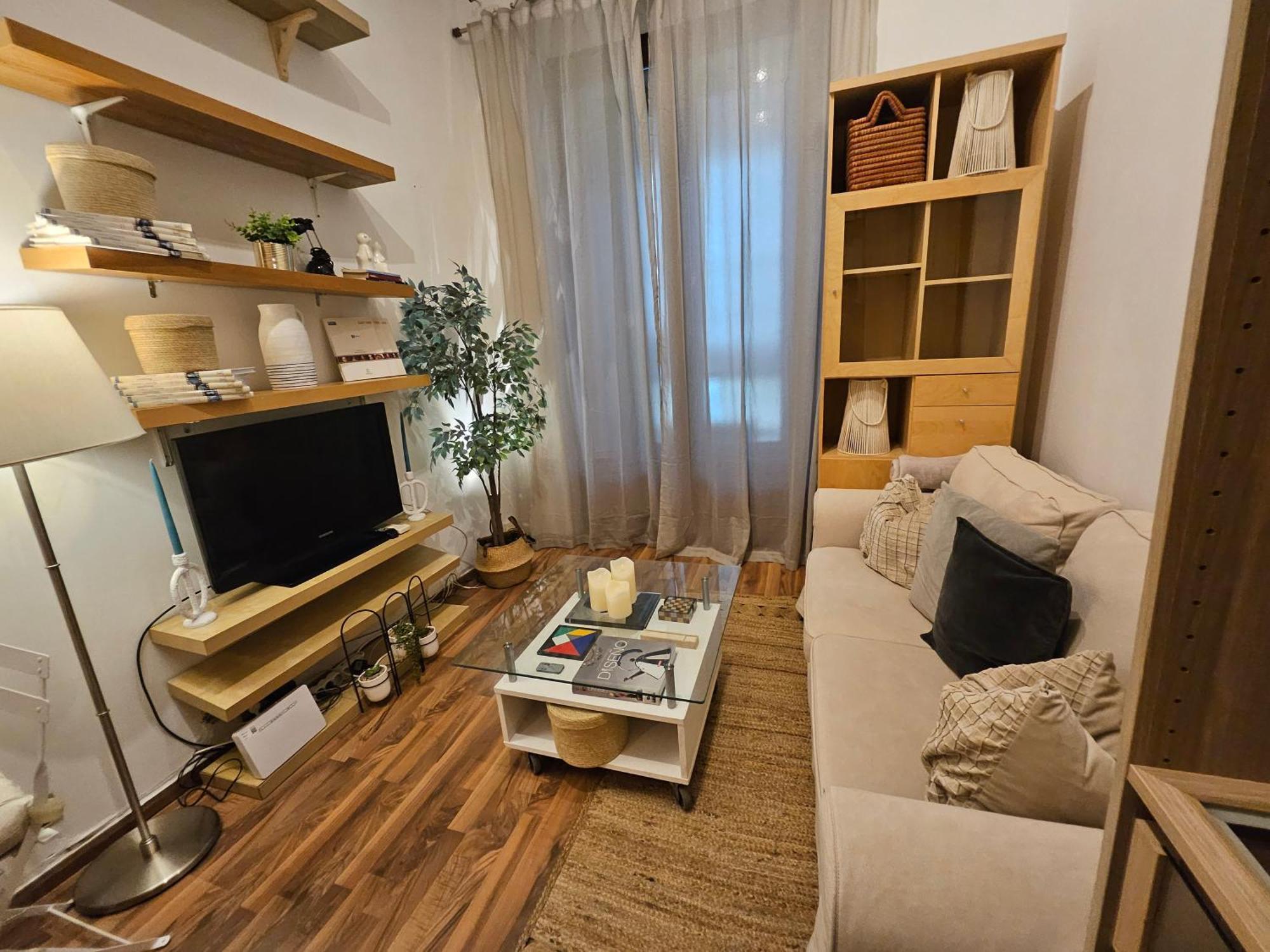 Apartment Pequeno En El Centro De *