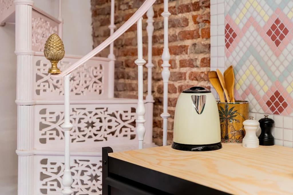 Picturesque Corner In - Guzman Apartment *