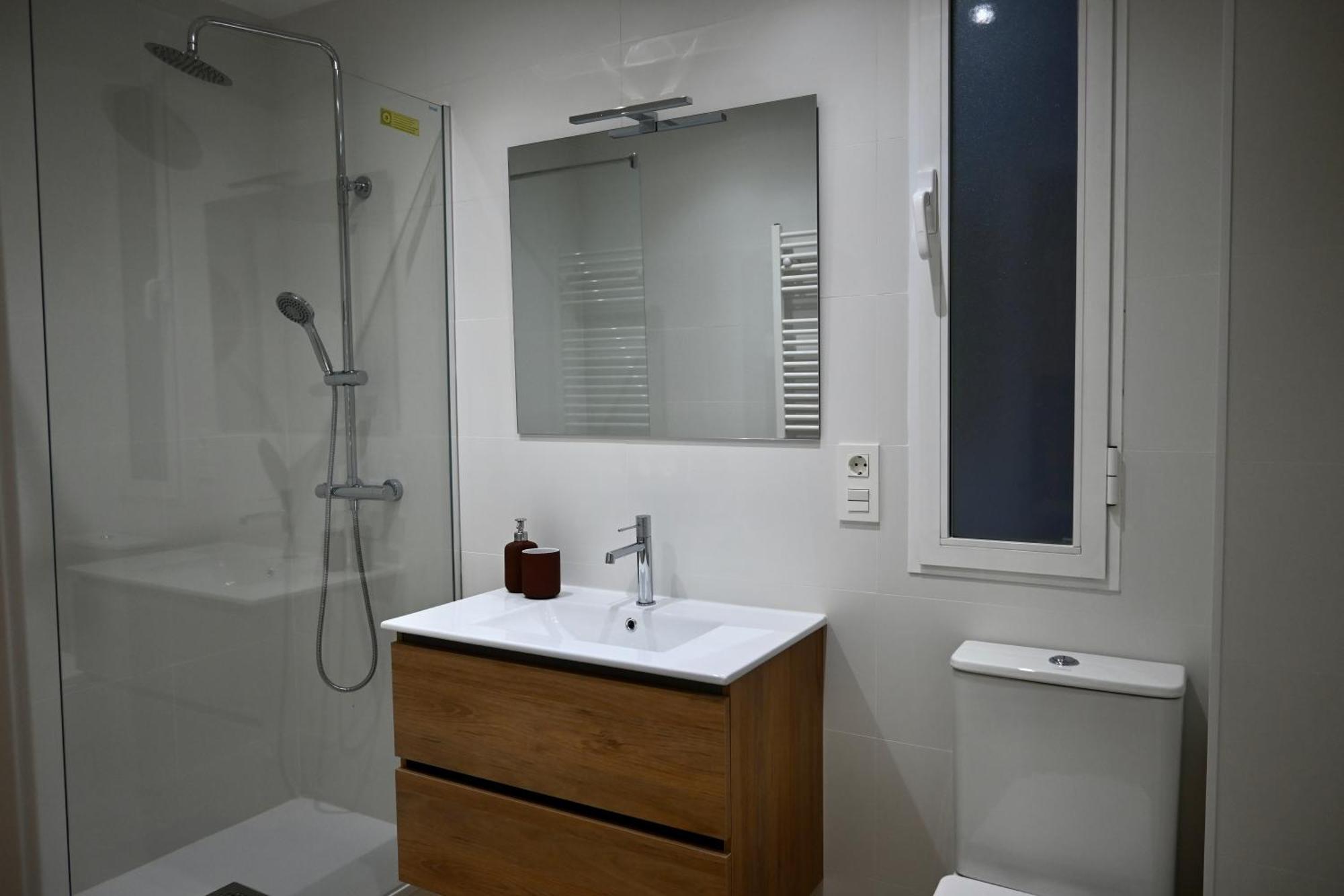 Apartment For Amplio Y Lujoso Temporal En El Barrio De Salamanca Gdp9 *