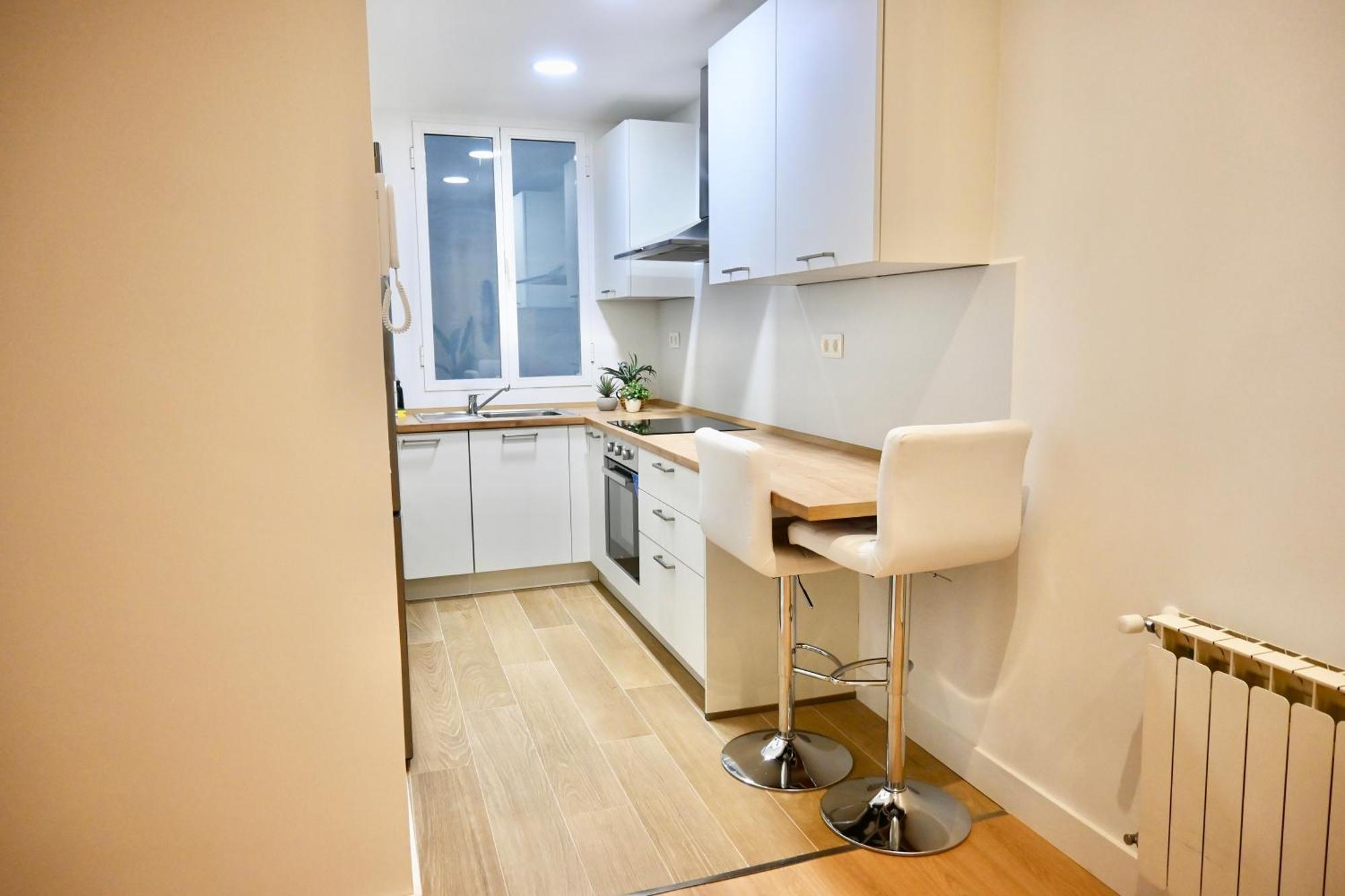 Apartment For Amplio Y Lujoso Temporal En El Barrio De Salamanca Gdp9 *