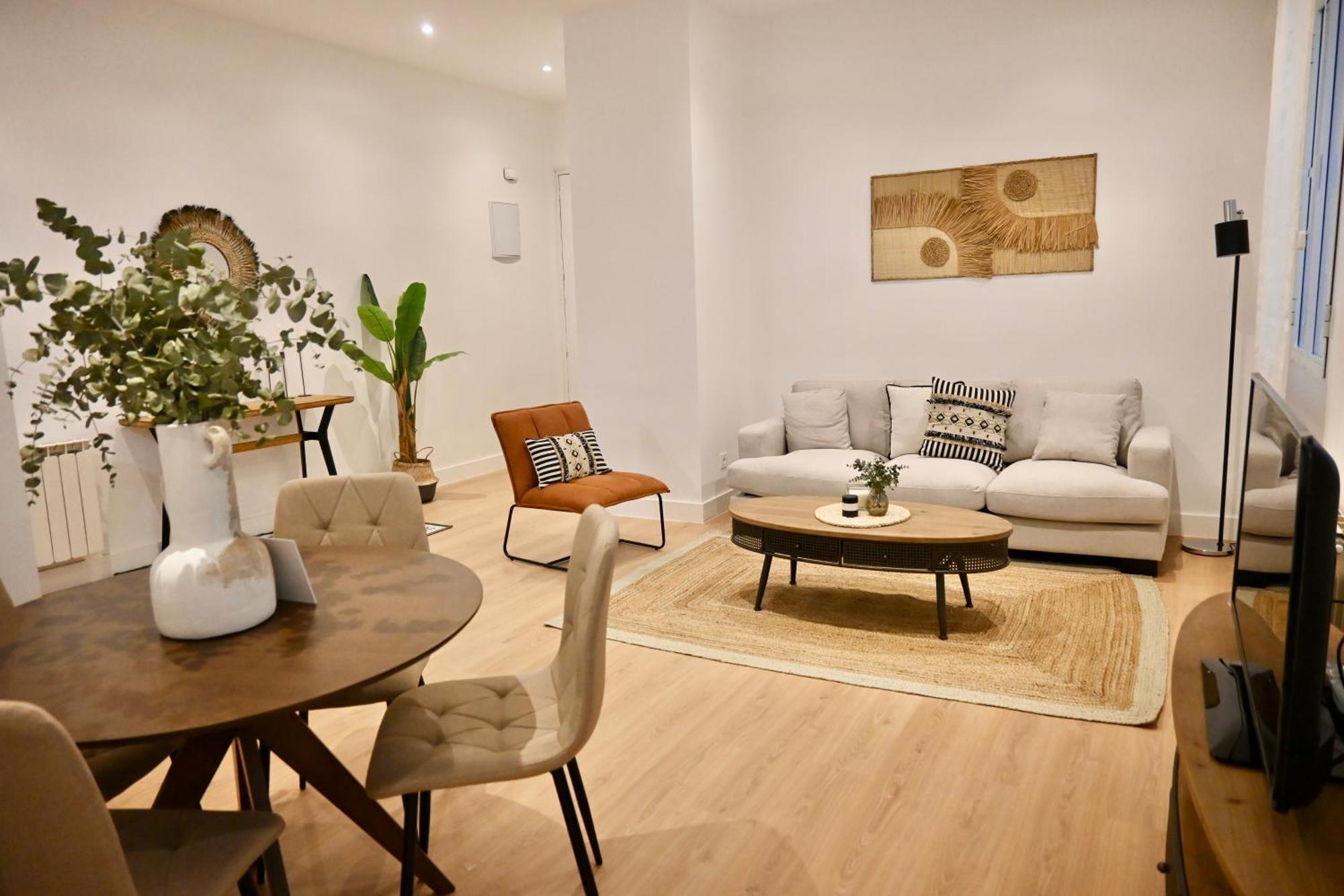 Apartment For Amplio Y Lujoso Temporal En El Barrio De Salamanca Gdp9 *