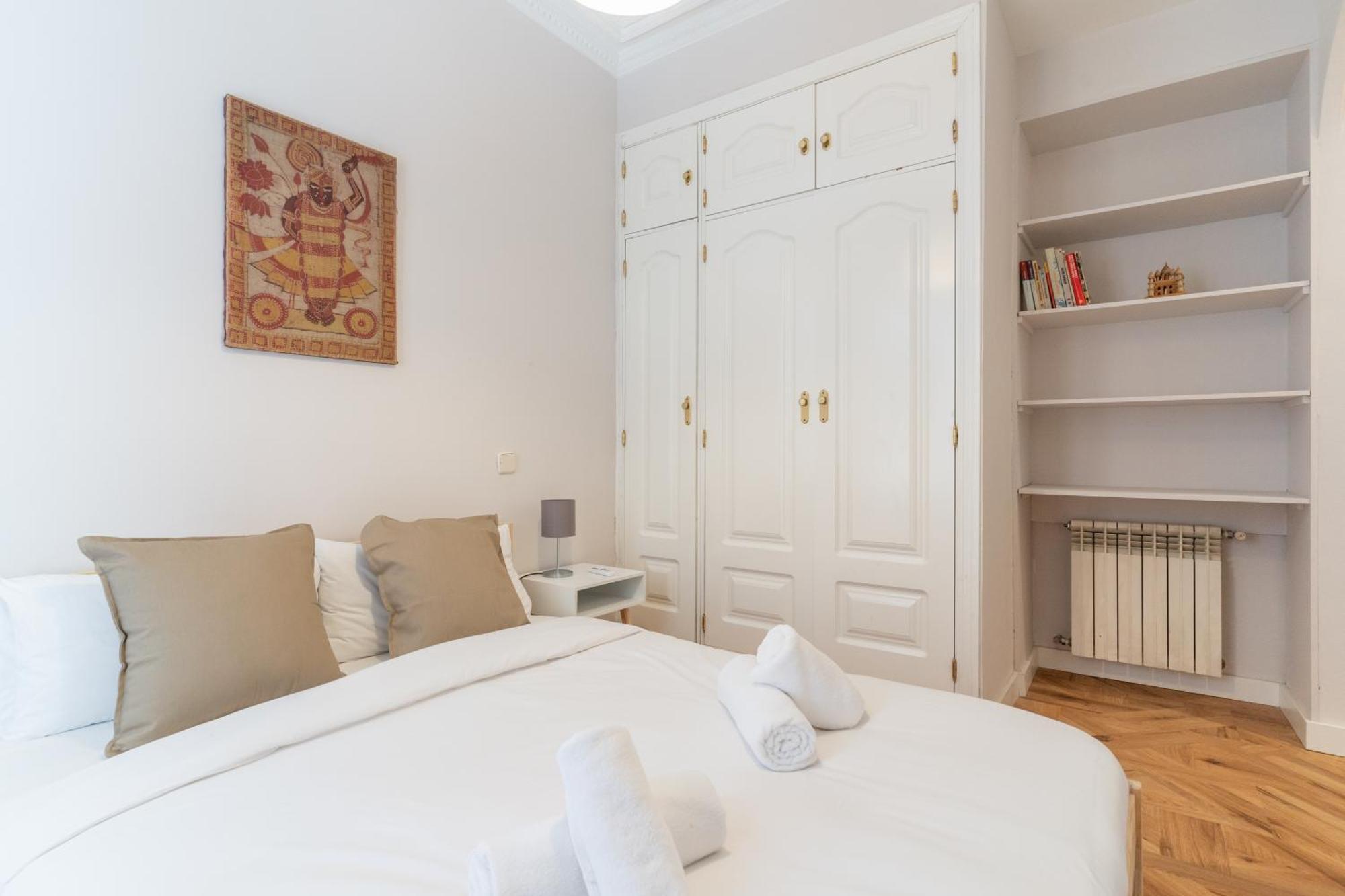 Bright Cozy-2bedrooms 1bath-anton Martin *