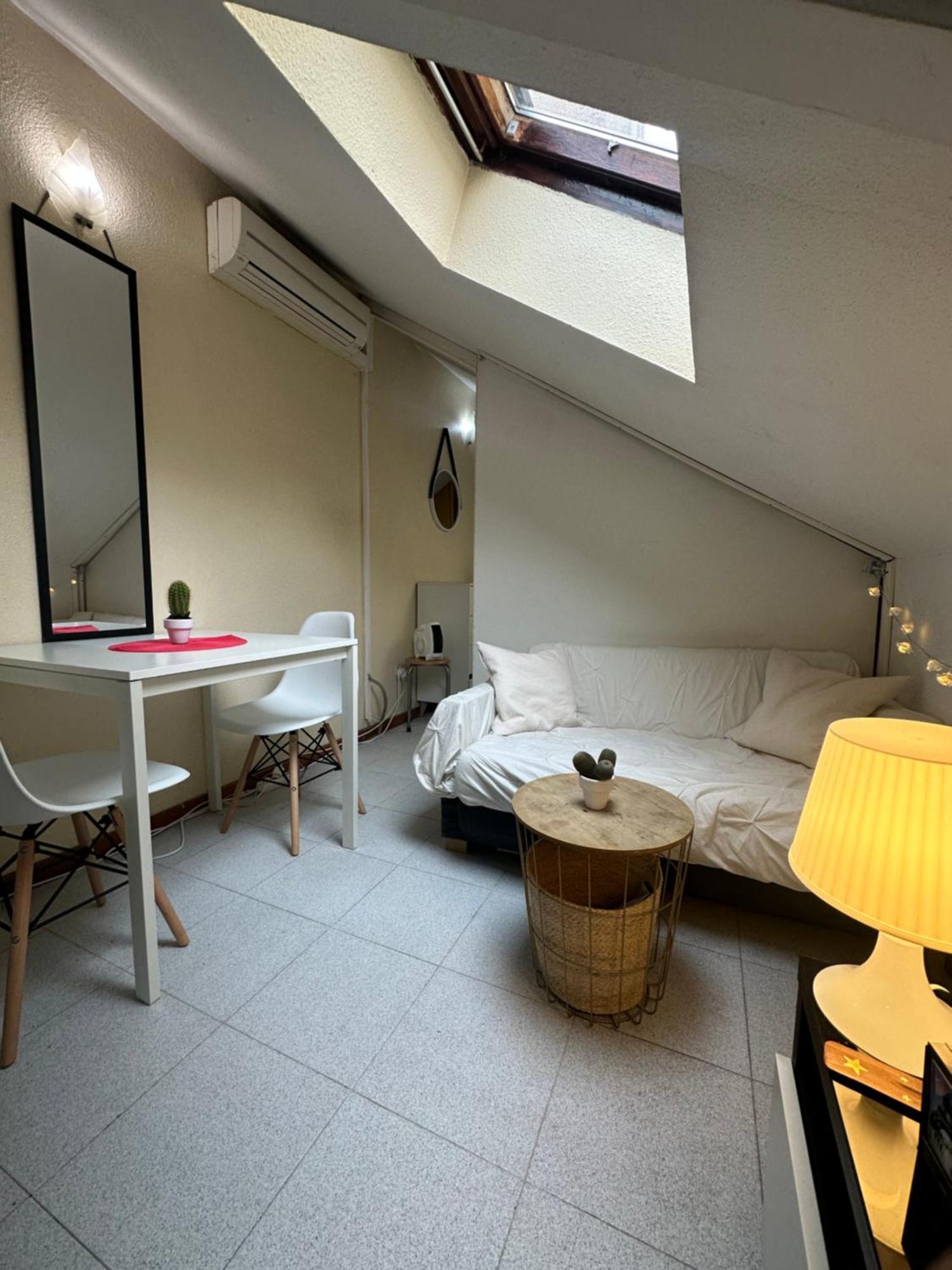 Cozy In Center Apartment *