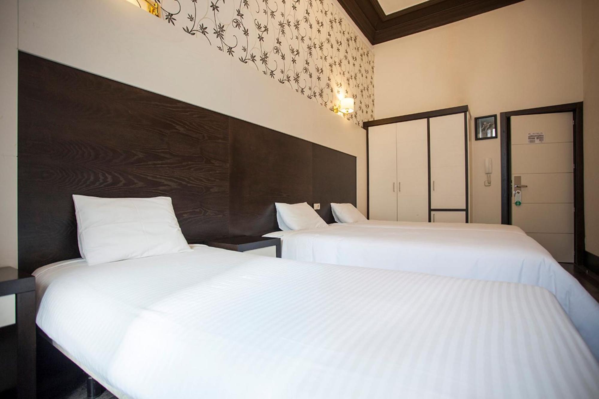 Alhambra Gæstehus 3*
