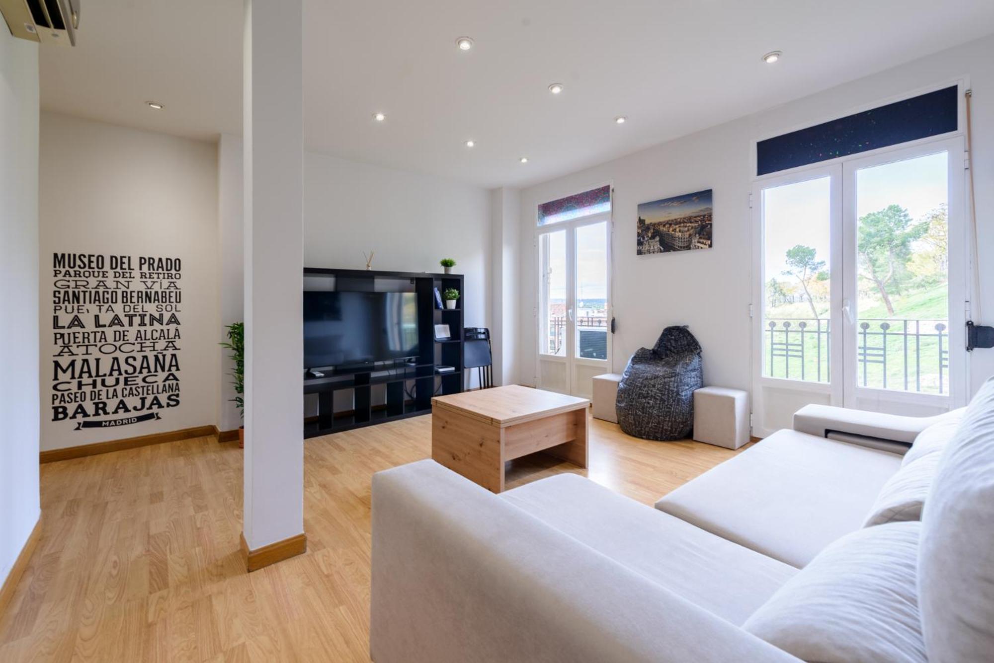 Apartamento Amplio Piso En Centro Con Vistas Al Templo De Debod Madri