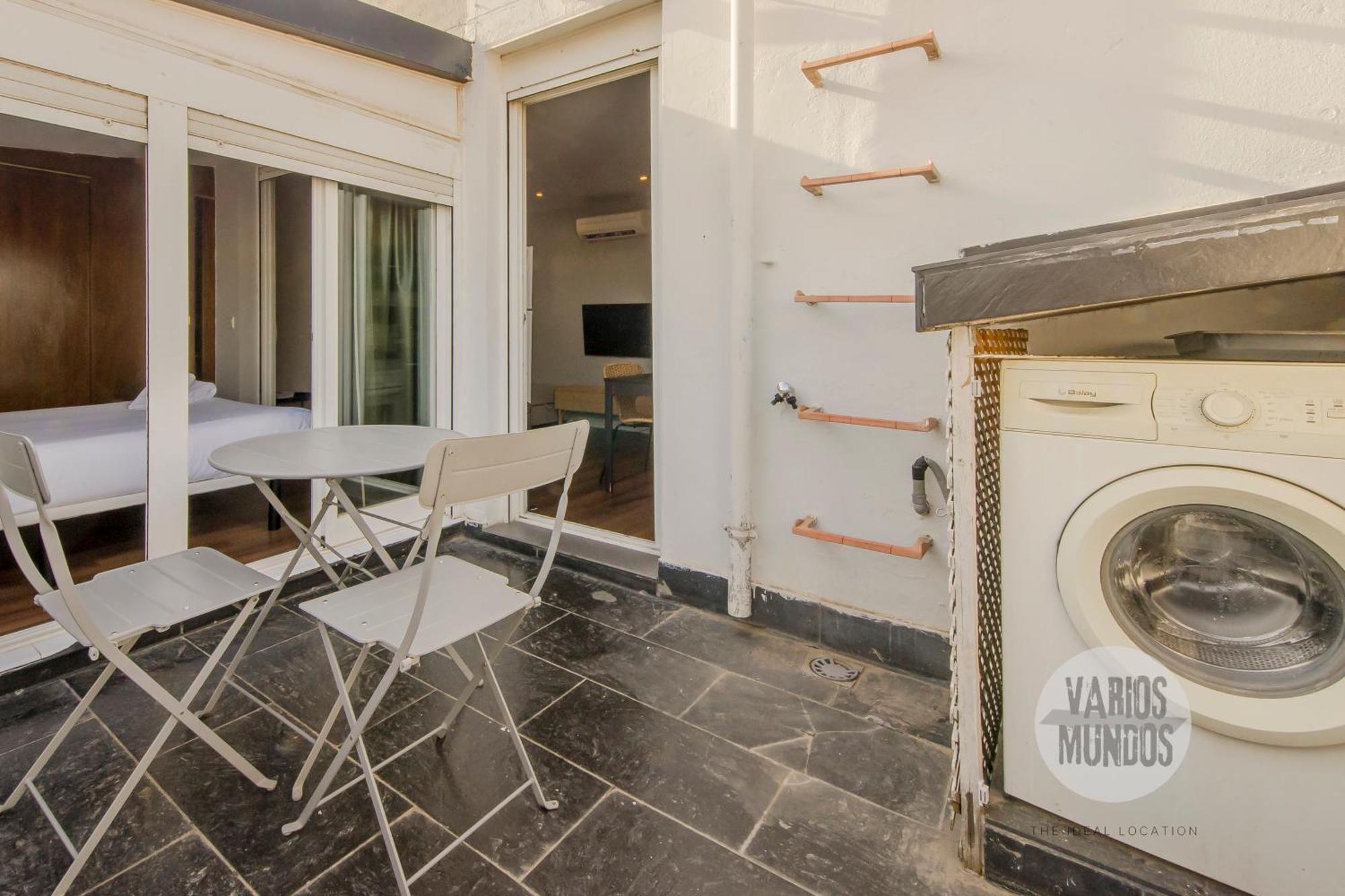Terraza Con Encanto 4, En Plaza De Chueca Madrid