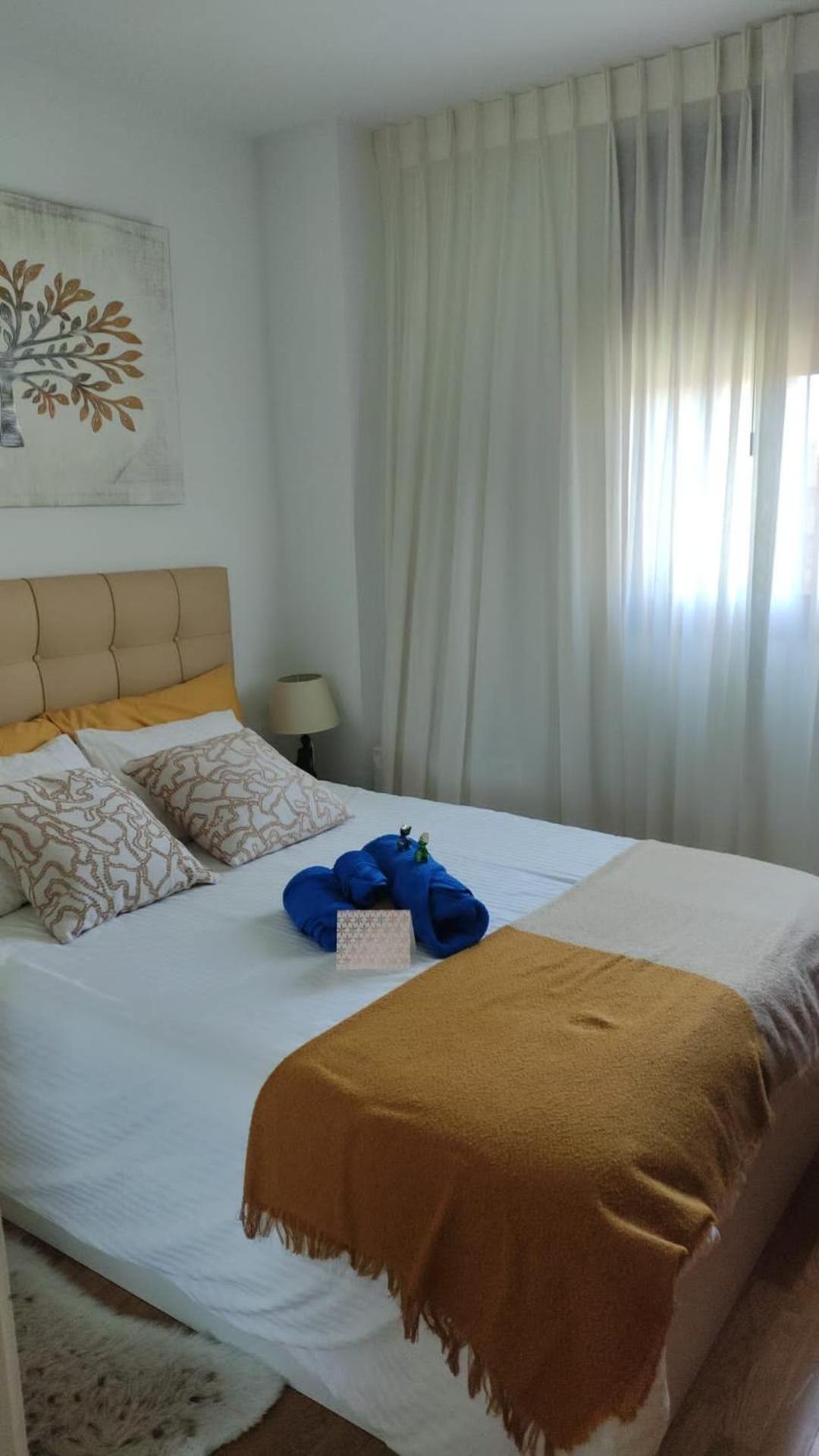 Piso Con Piscina Y Garaje En Zona Plenilunio Apartment *