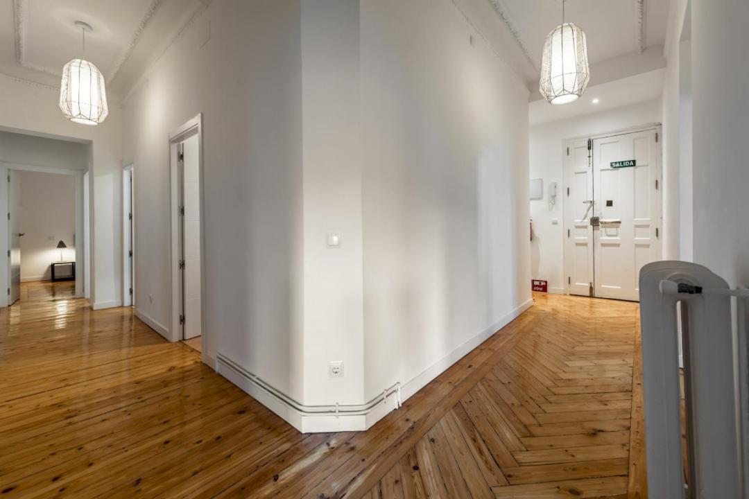 4 Bedrooms 2 Bathrooms Furnished - Salamanca - Luxurious - Mintystay Apartment
