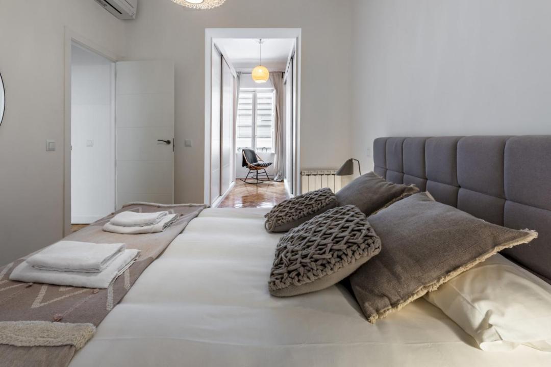 4 Bedrooms 2 Bathrooms Furnished - Salamanca - Luxurious - Mintystay Apartment *