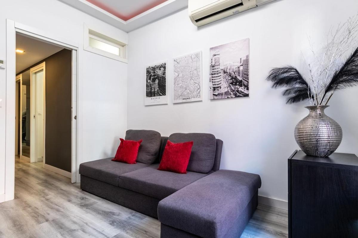 Cozy & Minimal Seasonal Apartment Madrid