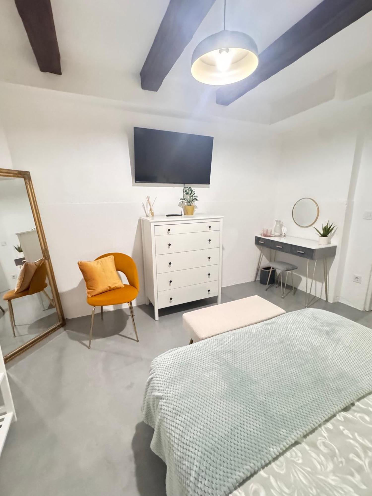 Apartment Beautyflat For Six By Elenahost