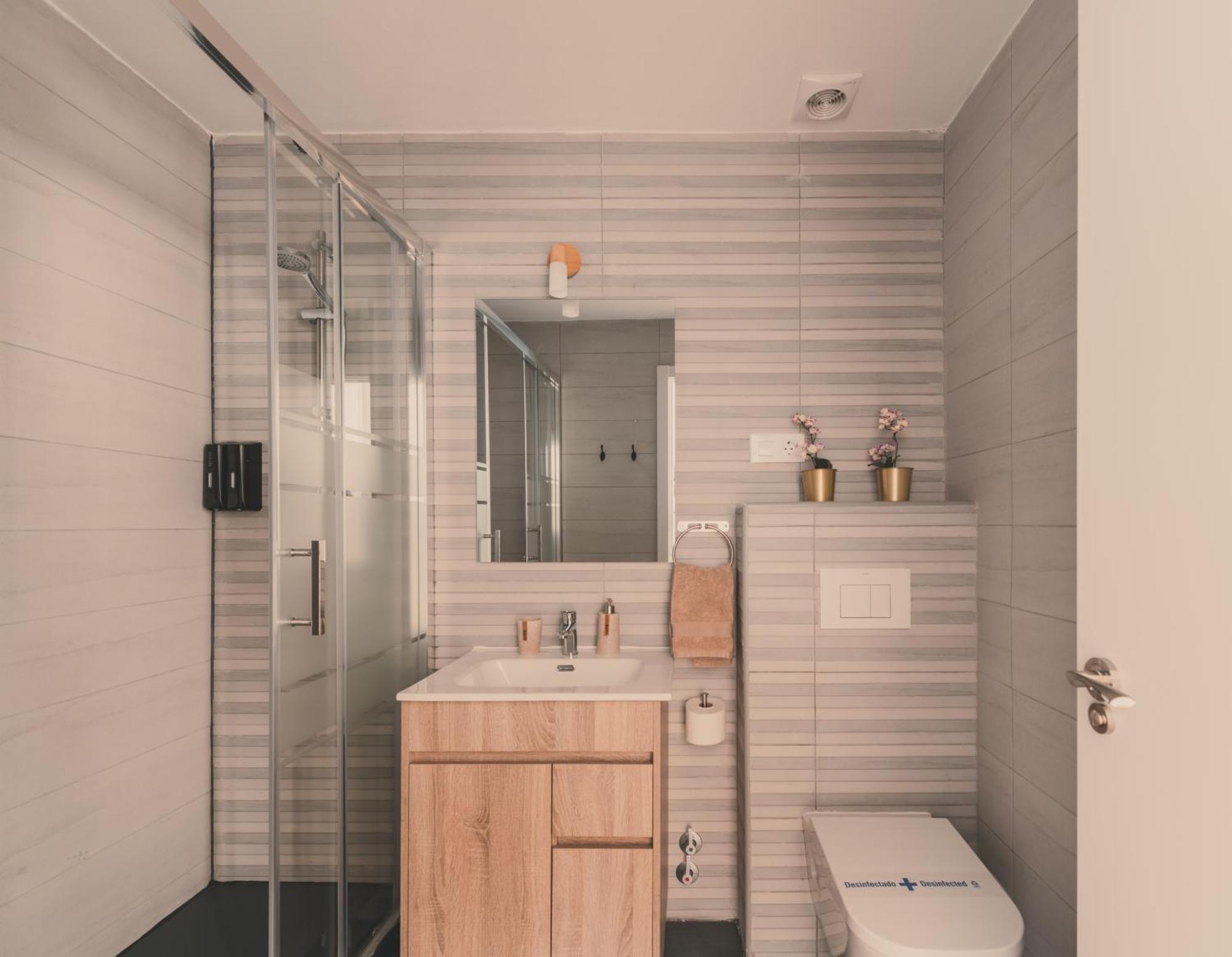 8 Rooms, 6 Bathrooms Over Gran Via Street