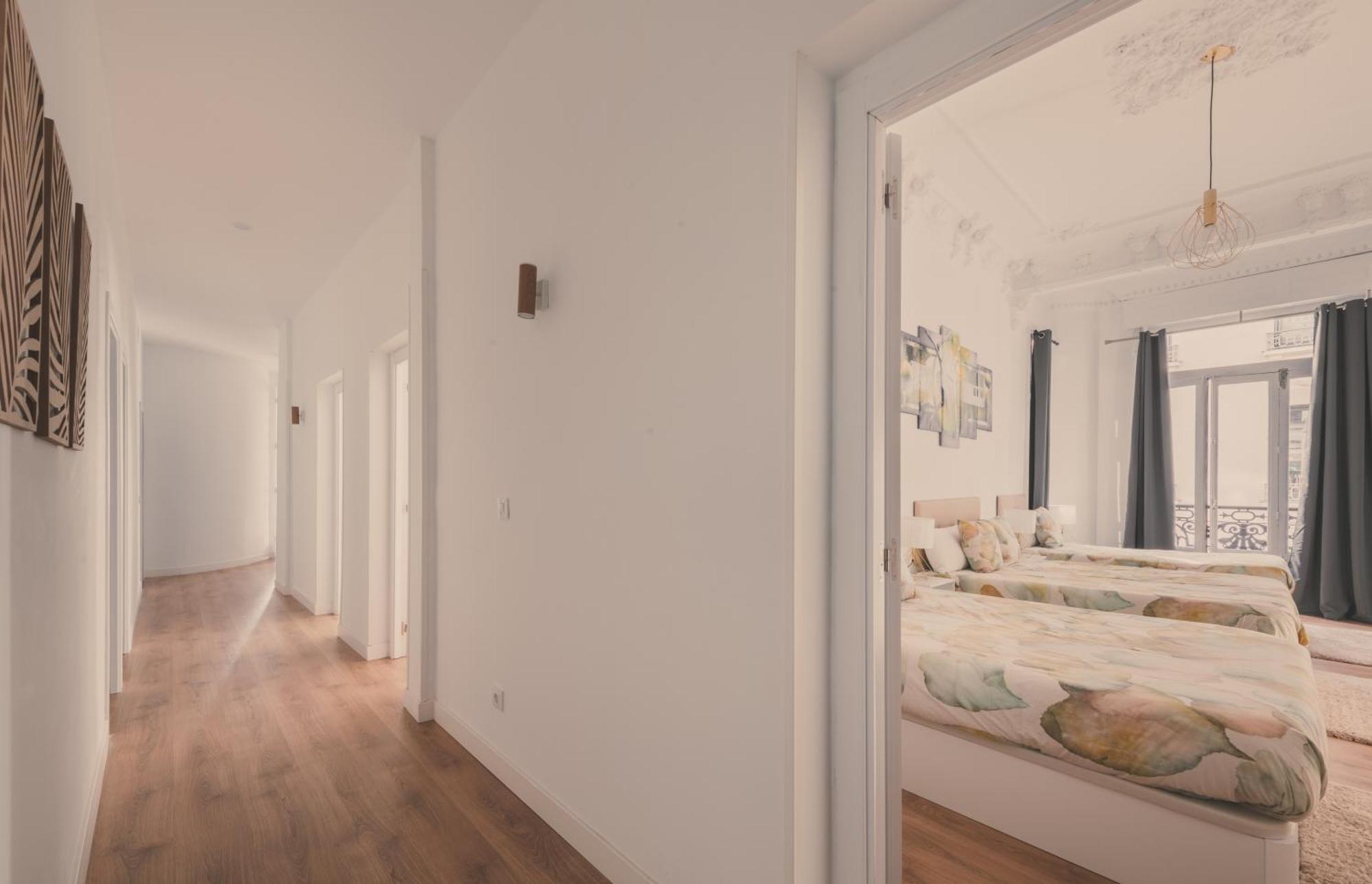 Apartment 8 Rooms, 6 Bathrooms Over Gran Via Street