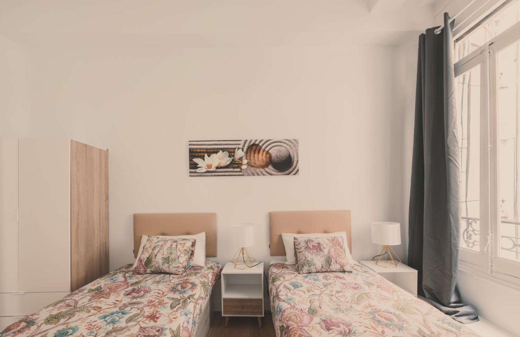8 Rooms, 6 Bathrooms Over Gran Via Street *