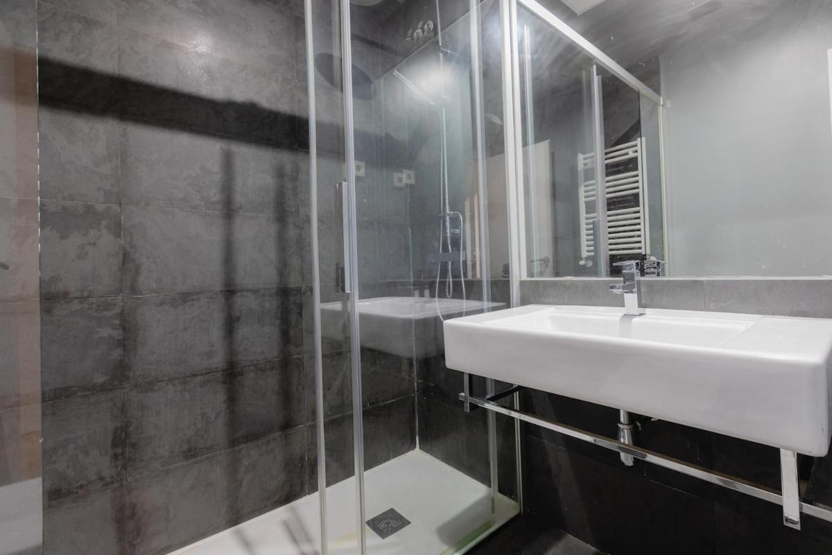 Cozy Modern In Apartamento Madri