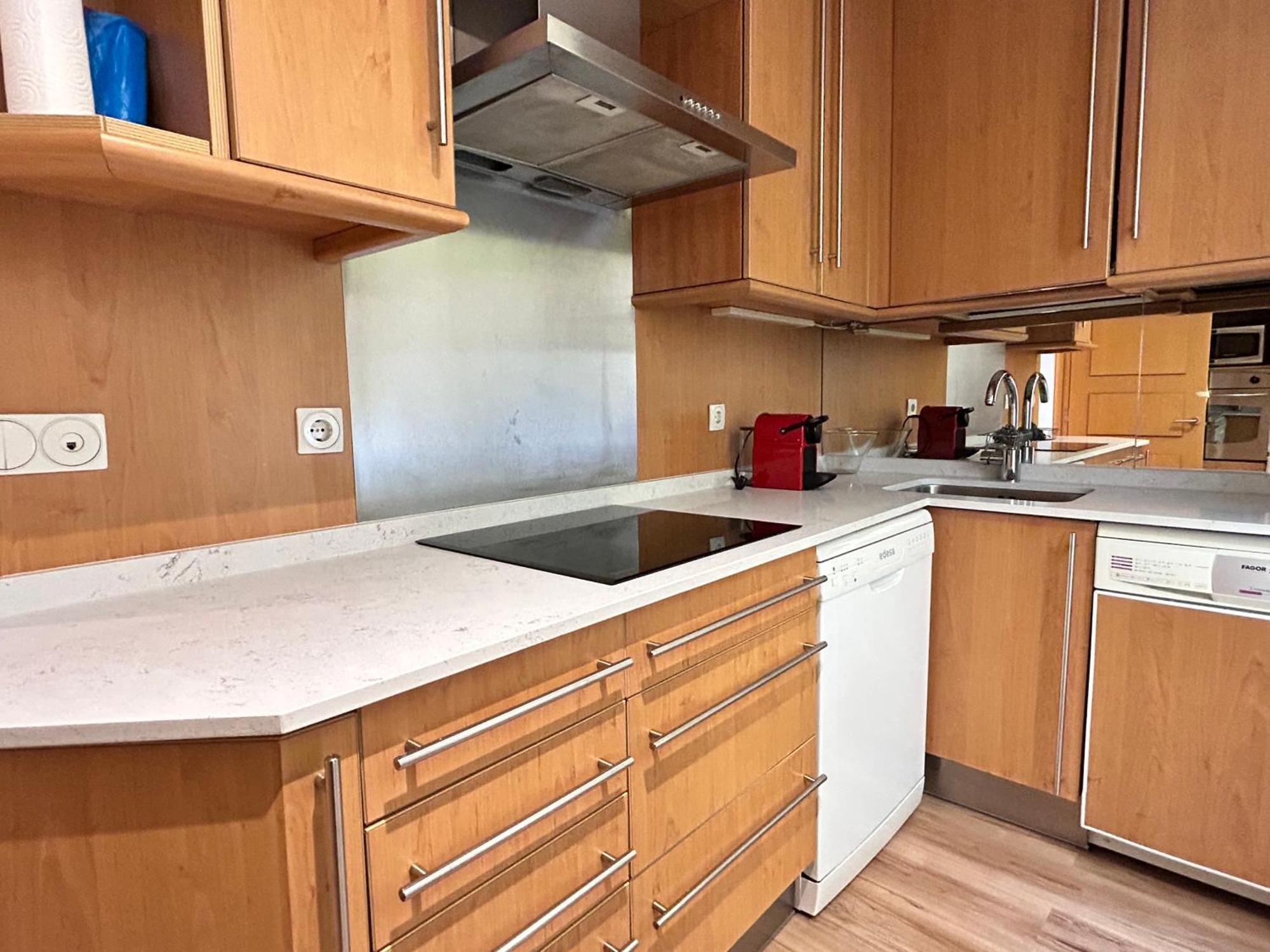 Large 2 Bedroom Near Gran Via * Madrid