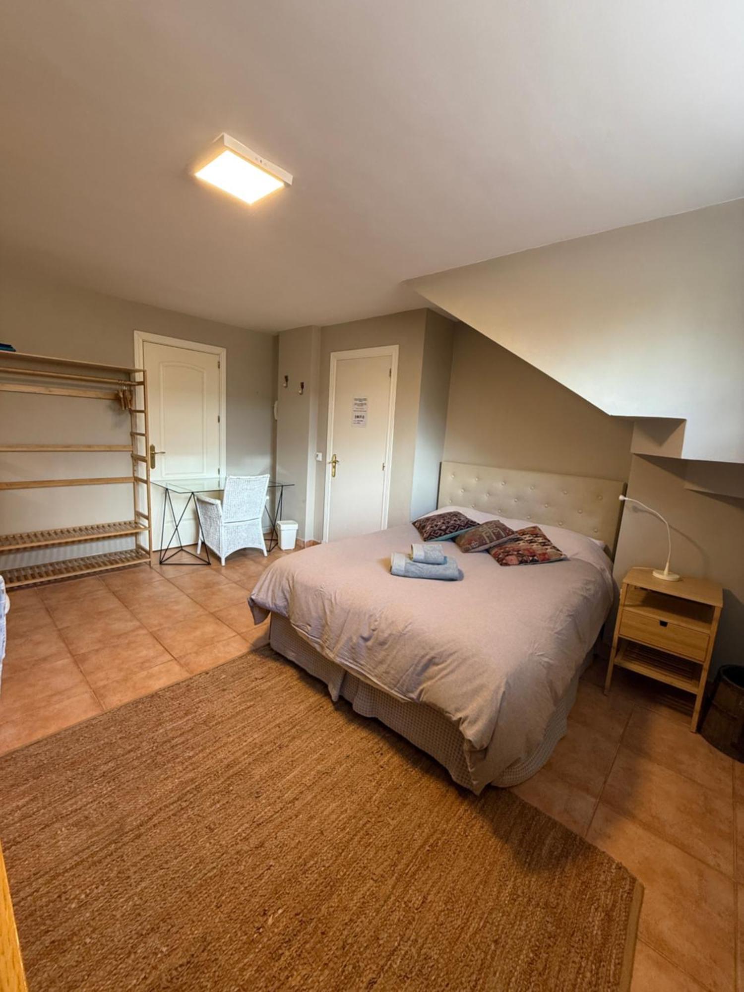 A 5 Minutos De Ifema Y 10 Del Aeropuerto, Habitacion Y Bano Privado Con Entrada Independiente Guest house *