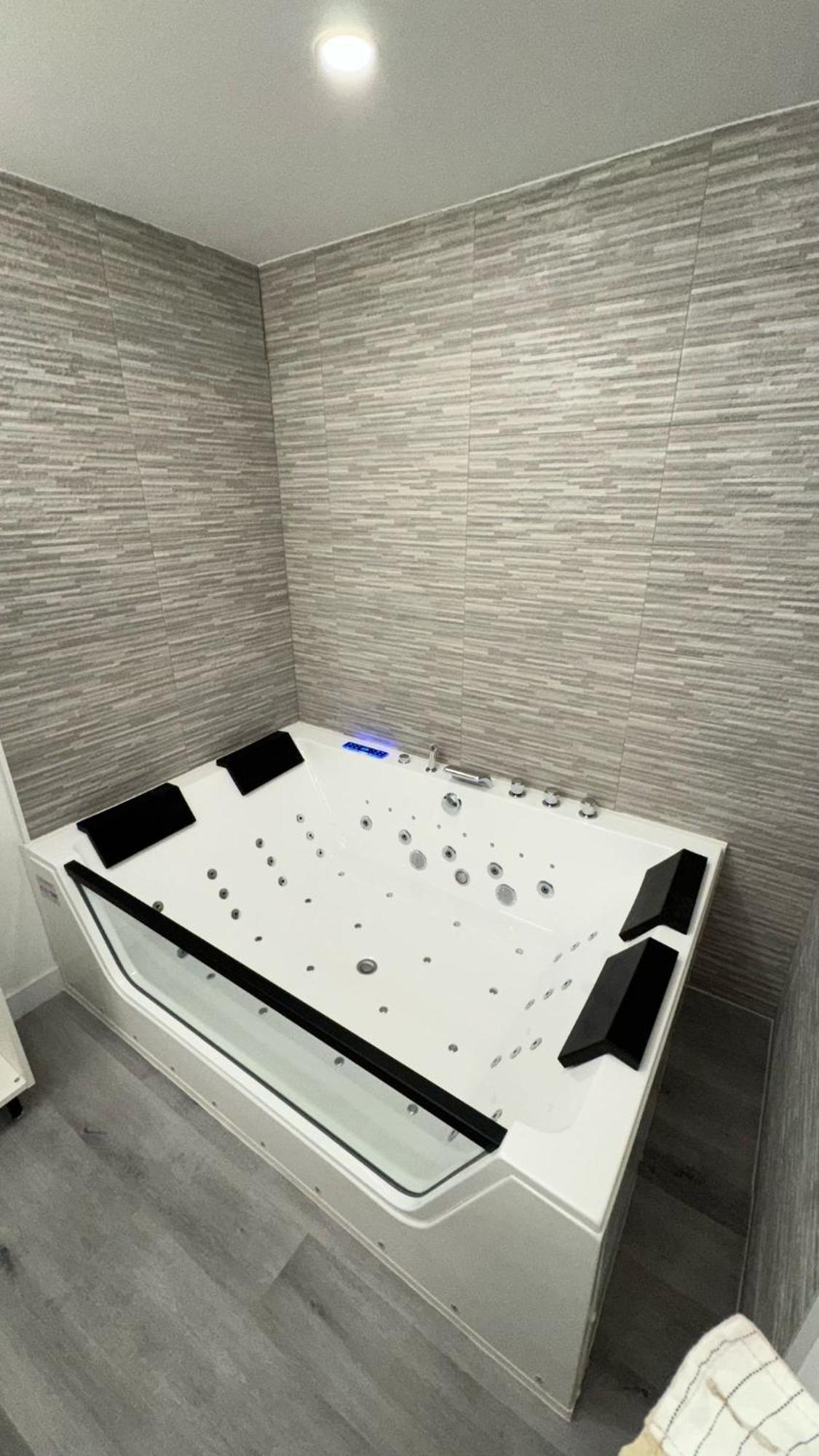 Jacuzzi Atocha Liebeshotel *