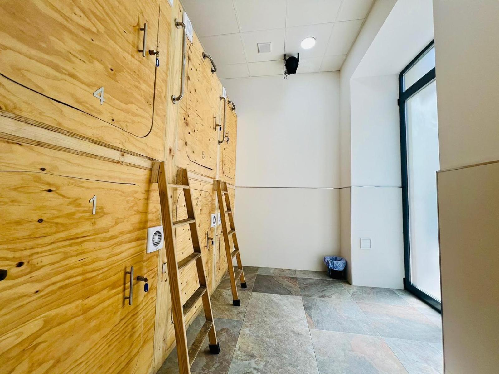 Capsule hotel Cubik *