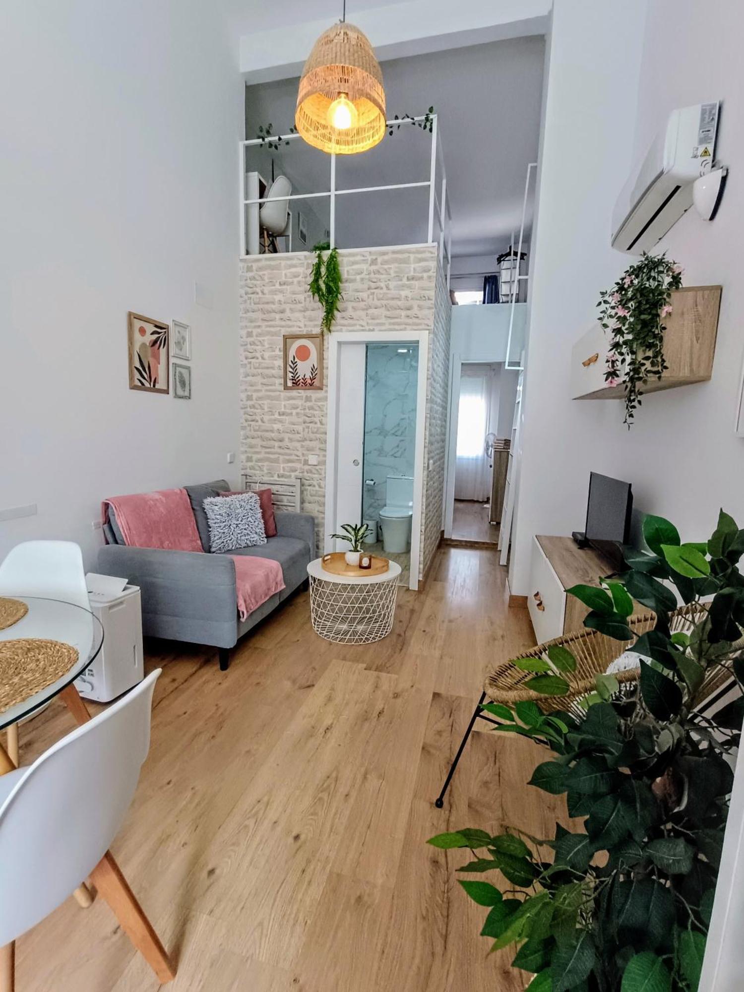 Lejlighed Cute Loft, 6 Metro Stops From Downtown, Ac & Wifi *