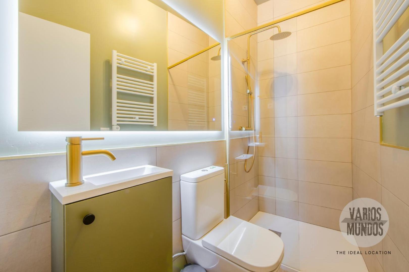 Confort Y Cultura Para 10, En El Vibrante Lavapies Apartamento
