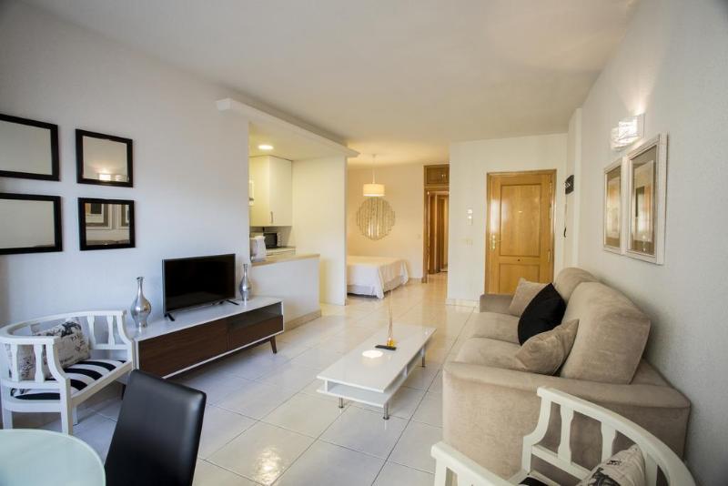 Wootravelling Plaza De Oriente Homtels Apartment