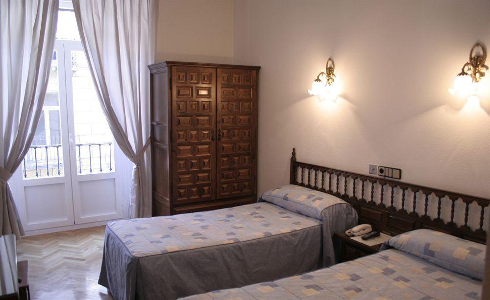 Guest house Hispano Gran Via 2*