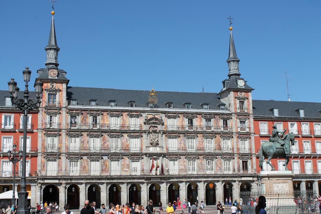 7 De Julio, Plaza Mayor *