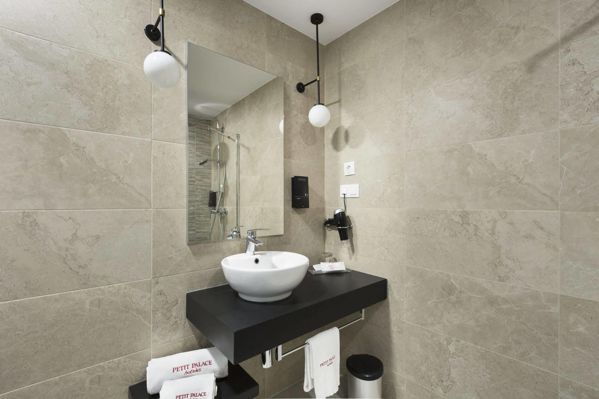 Petit Palace Triball Hotel Madri