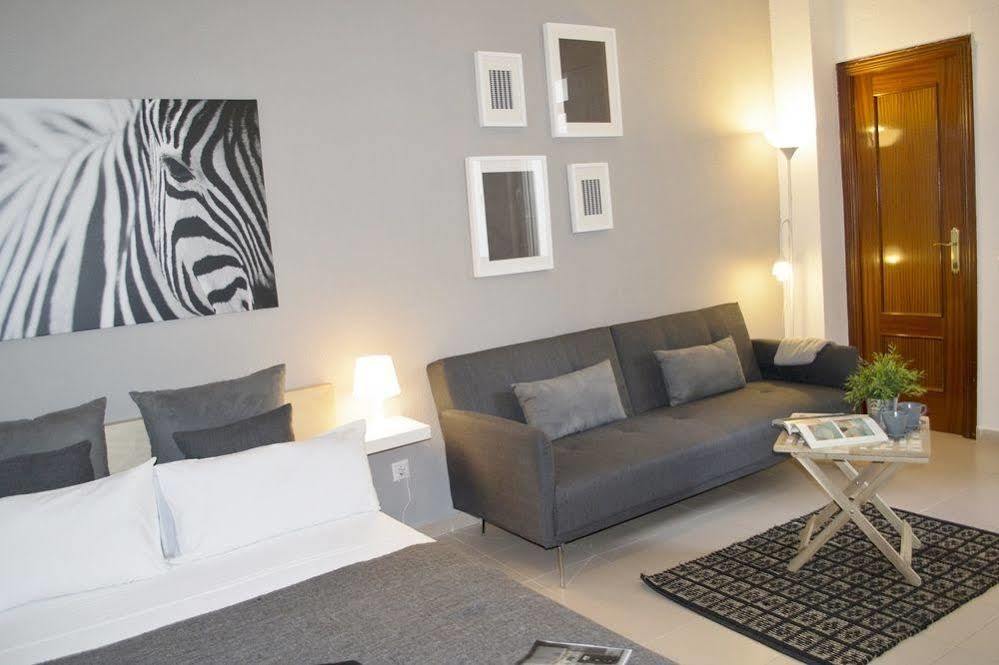Apartment L&h Plaza Santa Ana Madrid